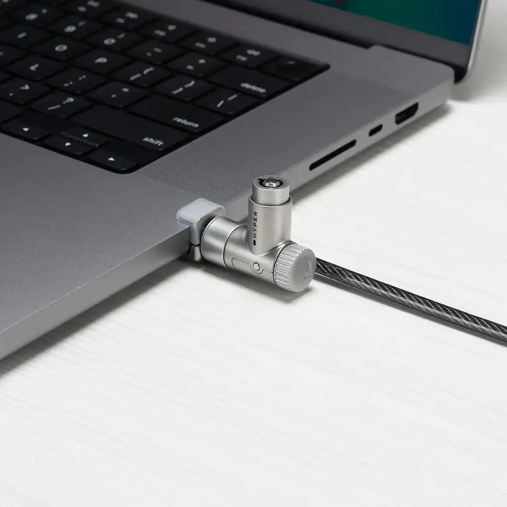 Targus candado para MacBook Pro HS5910GL conectado a un MacBook de 14" o 16".