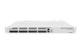 Alt Tag: Cloud Router Switch CRS317-1G-16S+RM 16 Puertos SFP+, 1 Puerto Gigabit Ethernet vista frontal con puertos SFP+ y puerto Gigabit
