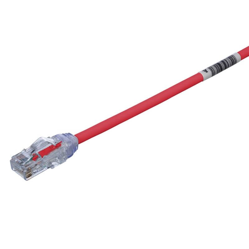 cable patch Cat6A 10ft rojo conectado, ideal para aplicaciones de red de alta velocidad.