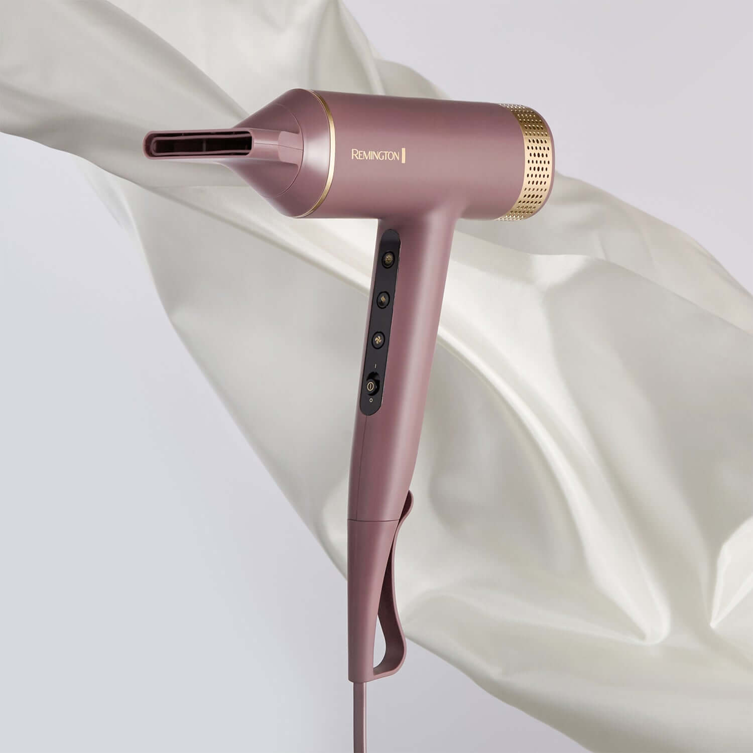 Secador de cabello digital Remington AIRvive EC8930-110F en color rosa, ideal para un secado eficiente y styling.