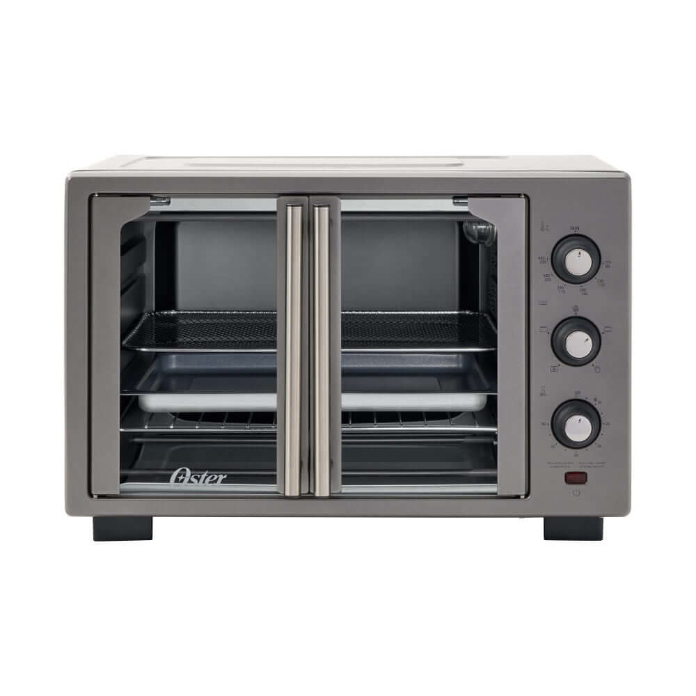 horno de convección OSTER 35L en color gris, ideal para una cocción uniforme y saludable.