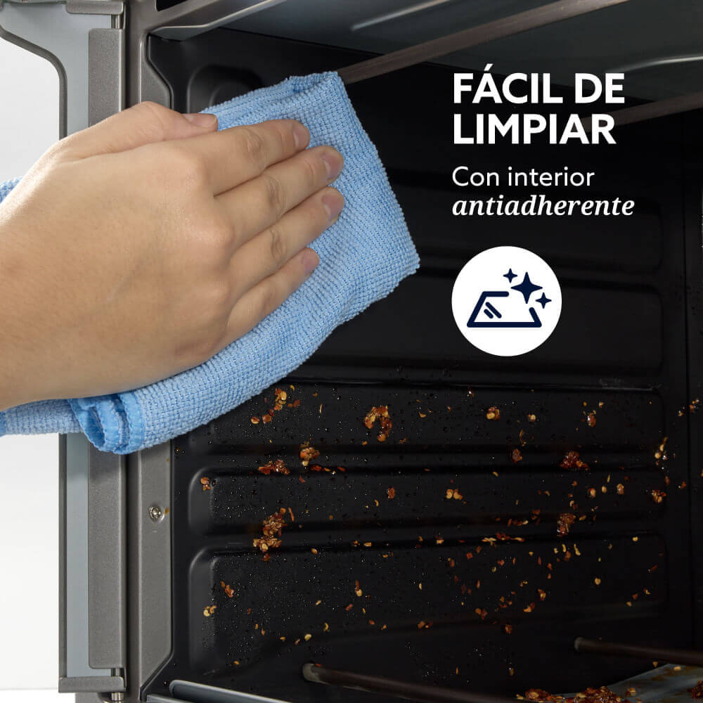 Fácil de limpiar el horno de convección OSTER 35L con interior antiadherente para mayor comodidad.