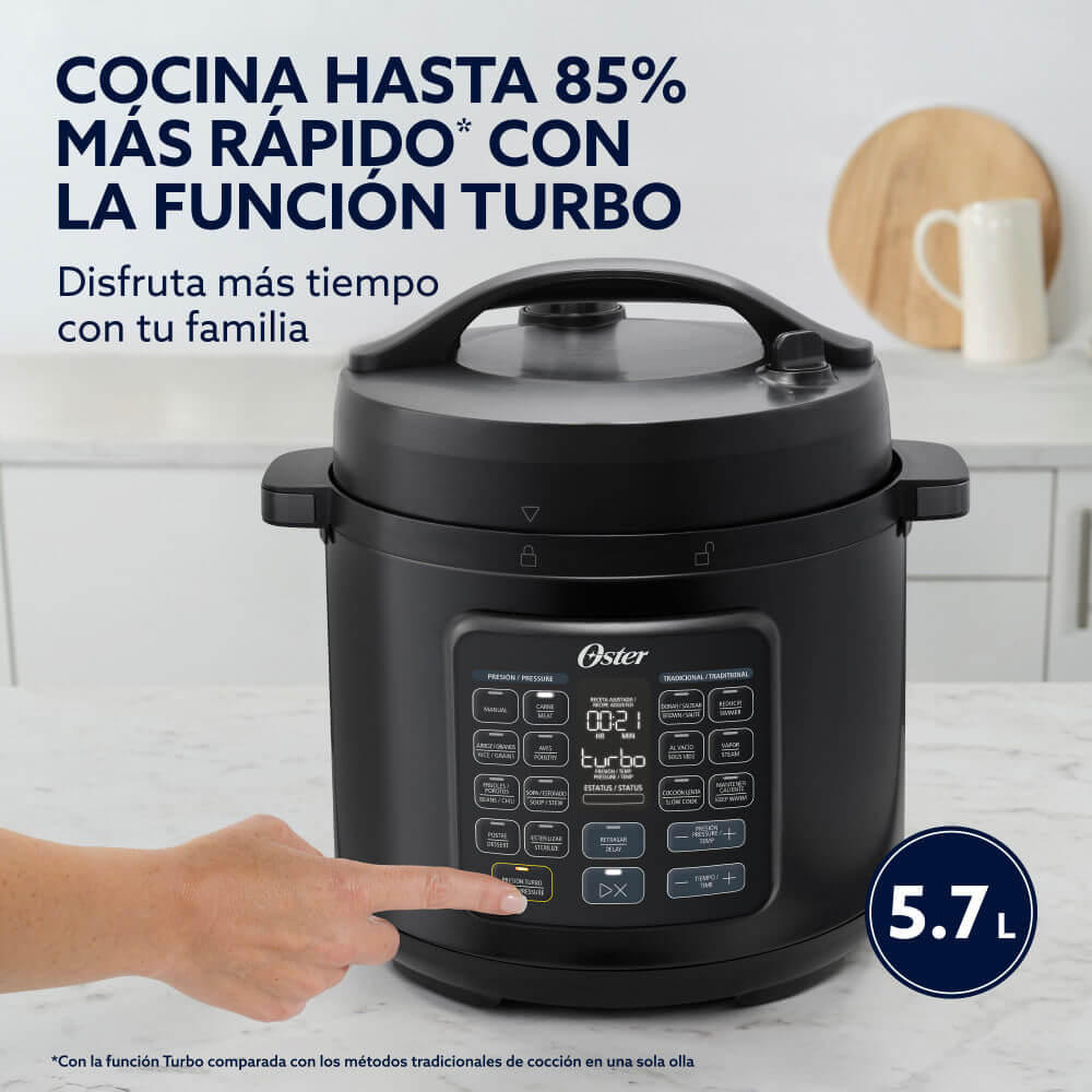 Oster multiolla negra con función turbo, cocina 85% más rápido, ideal para disfrutar en familia.