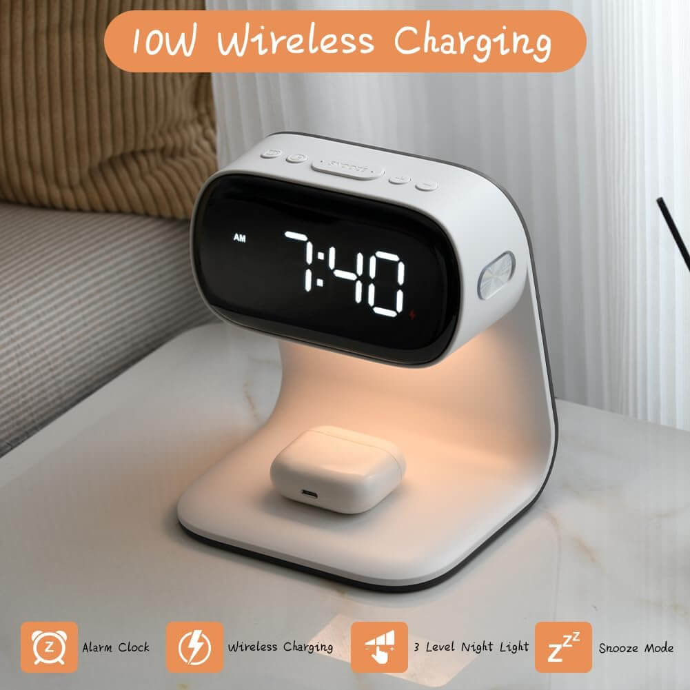Reloj despertador con carga inalámbrica, luz nocturna y diseño moderno en mesa de noche.