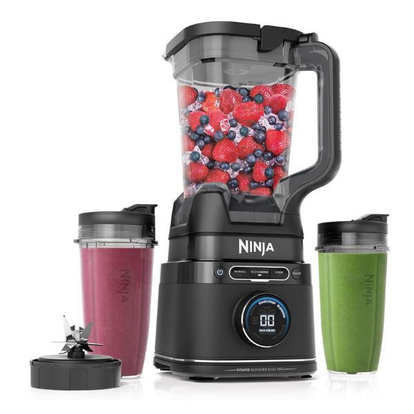 LICUADORA NINJA DETECT DOU 1800W 2 con vasos adicionales y cuchillas, perfecta para mezclar batidos de frutas en la cocina.