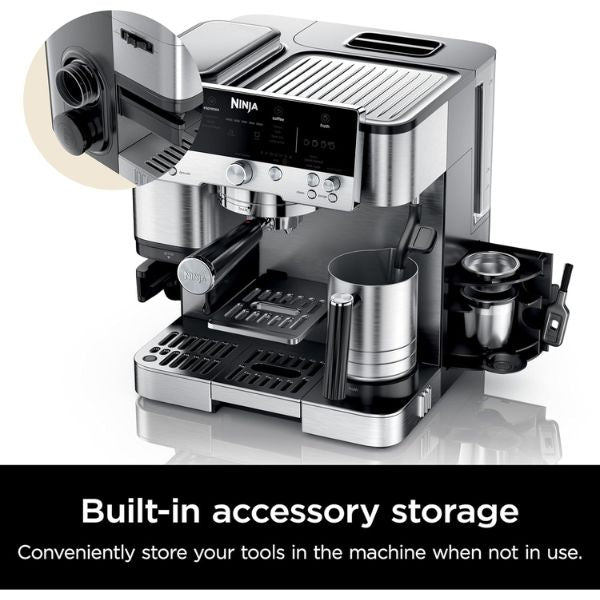 CAFETERA PREMIER 3 EN 1 EXPRESSO NINJA LUXE con almacenamiento de accesorios integrado para optimizar el espacio.