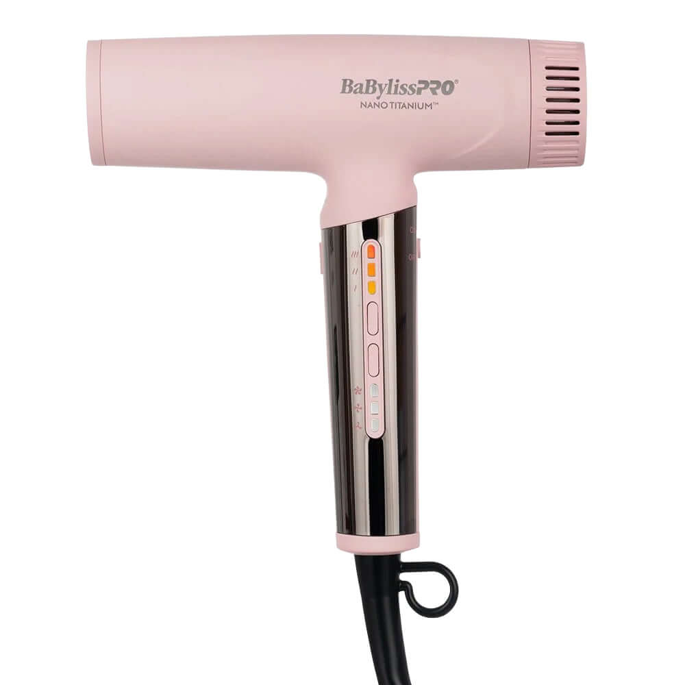 Secadora iónica BaByliss limitada en color rosa, tecnología Nano Titanium para un secado profesional y rápido.