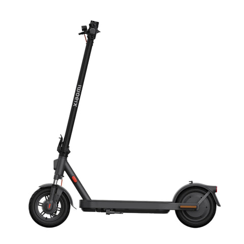 XIAOMI SCOOTER ELECTRICO ELITE NEGRO con motor sin escobillas de 700 W, neumáticos tubeless de 10 pulgadas y suspensión delantera.