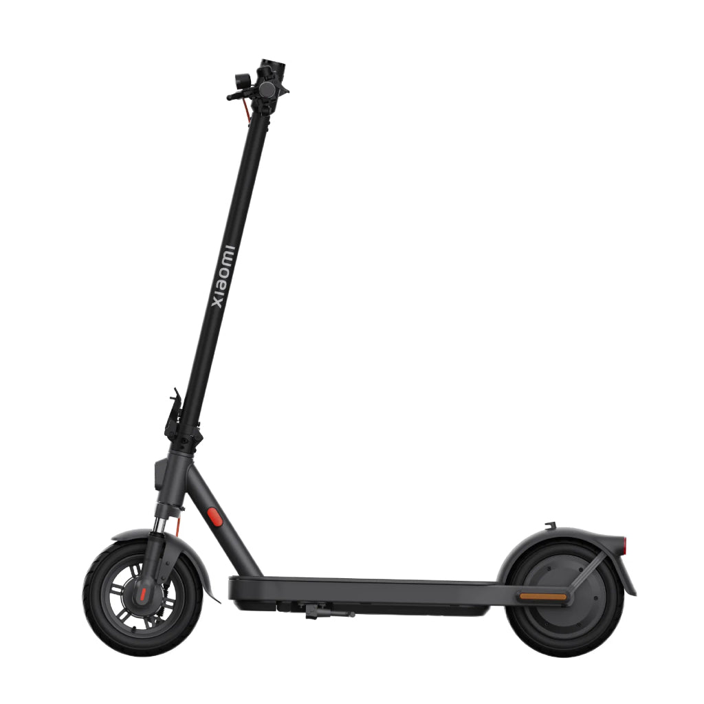 XIAOMI SCOOTER ELECTRICO ELITE NEGRO con motor sin escobillas de 700 W, neumáticos tubeless de 10 pulgadas y suspensión delantera.