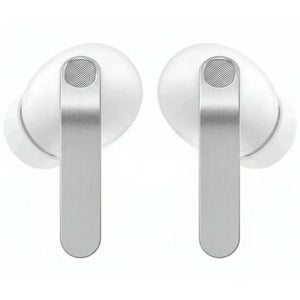 Imagen de audífonos Samsung Buds 4 Pro con diseño elegante y acabado en metal.