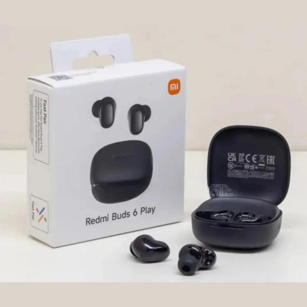 Audífonos Redmi Buds 6 Play 57679 negros en estuche abierto junto a caja y auriculares negros, Bluetooth 5.4 y carga rápida