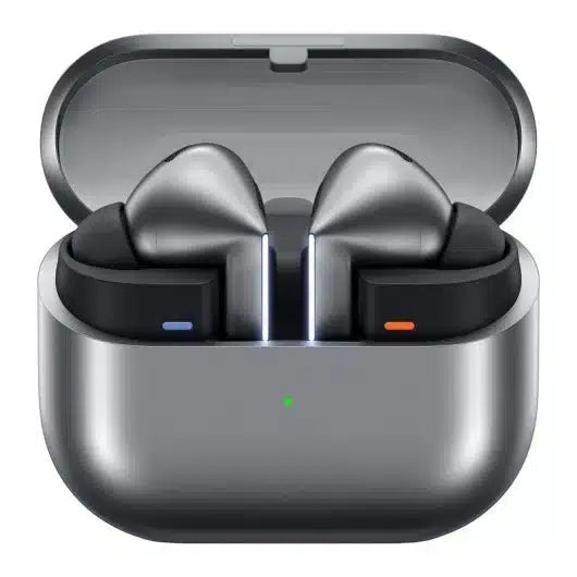 Alt Tag: Audífonos Samsung Galaxy Buds 3 Pro Silver en estuche abierto, diseño Blade y carga, cancelación de ruido