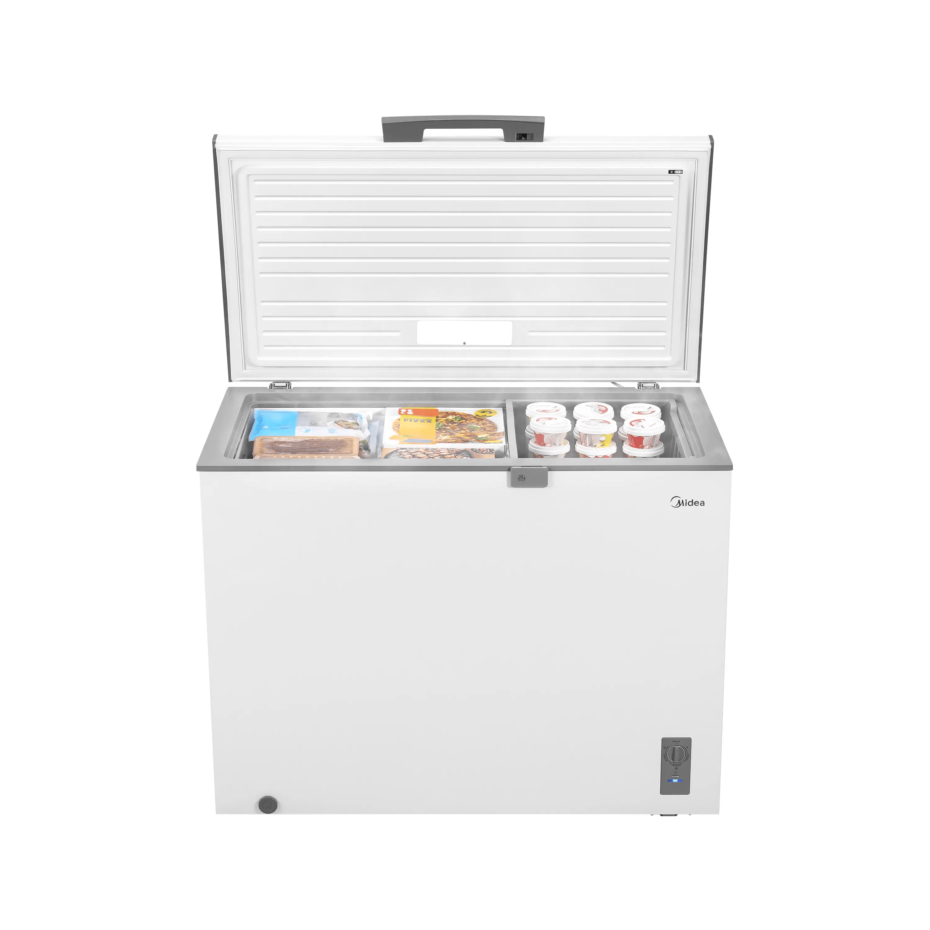 Congelador horizontal Midea 11 pies abierto con alimentos y postres.