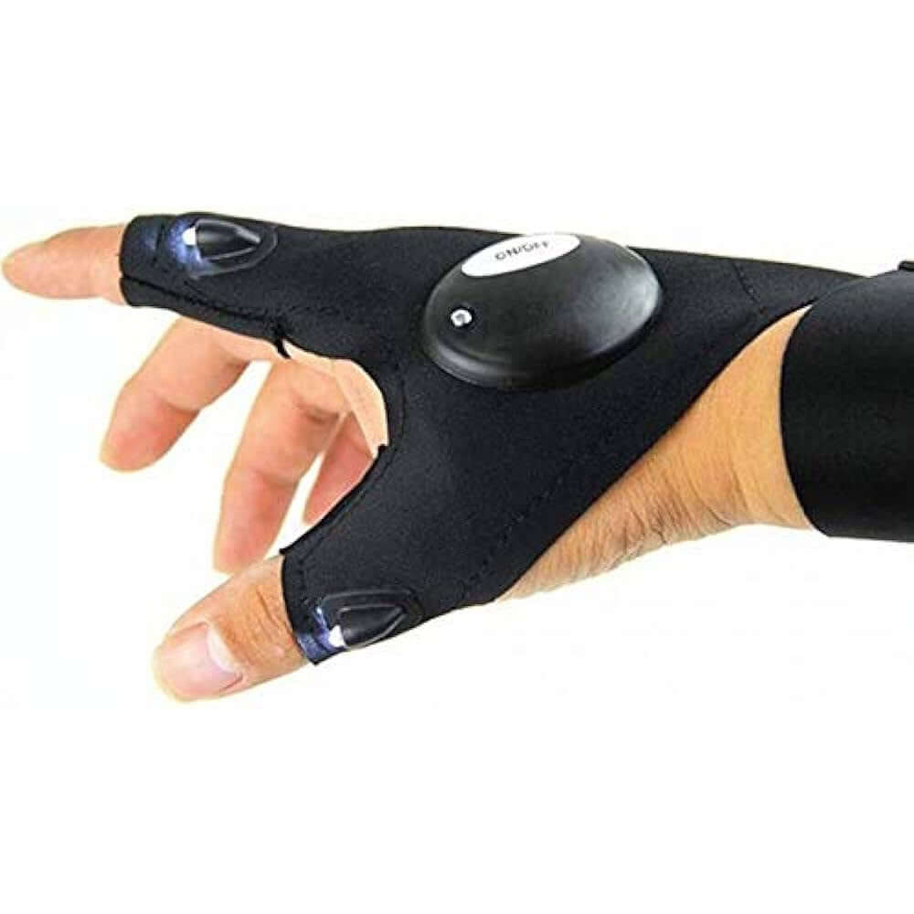 Guantes con linterna LED mostrando la iluminación blanca, ideales para diversas actividades.