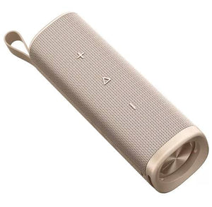 PARLANTE XIAOMI SOUND OUTDOOR DORADO con Bluetooth 5.4, resistencia IP67, 30 W de potencia y diseño portátil.