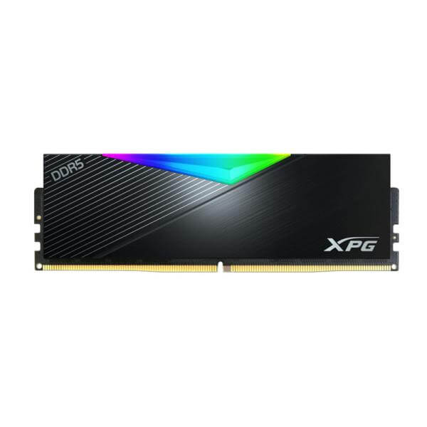 Memoria RAM DDR5 16GB 5200MHz XPG con diseño moderno y luces RGB.