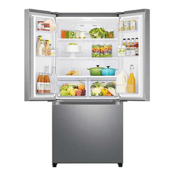 Refrigerador Samsung 22.2 pies tres puertas, vista interior con productos organizados y luces LED.