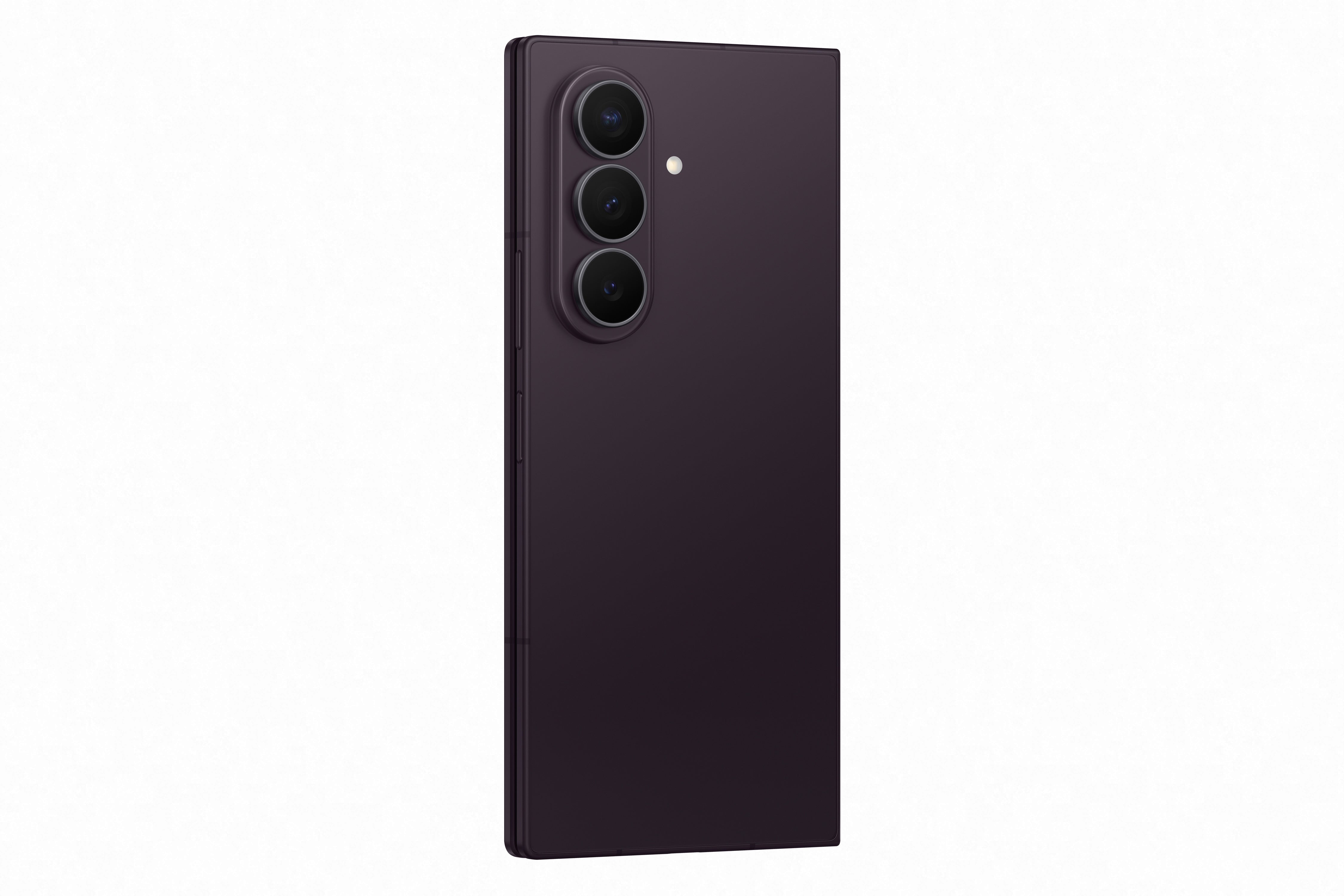 Telefono celular Galaxy Z Fold8 Ultra, vista posterior mostrando cámaras y diseño elegante.