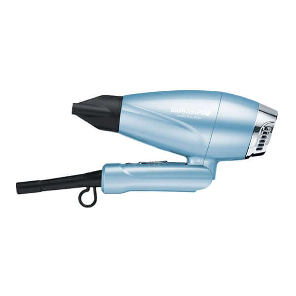 Secadora iónica plegable Babyliss 1200W color azul, diseño compacto y portátil para un secado eficiente.