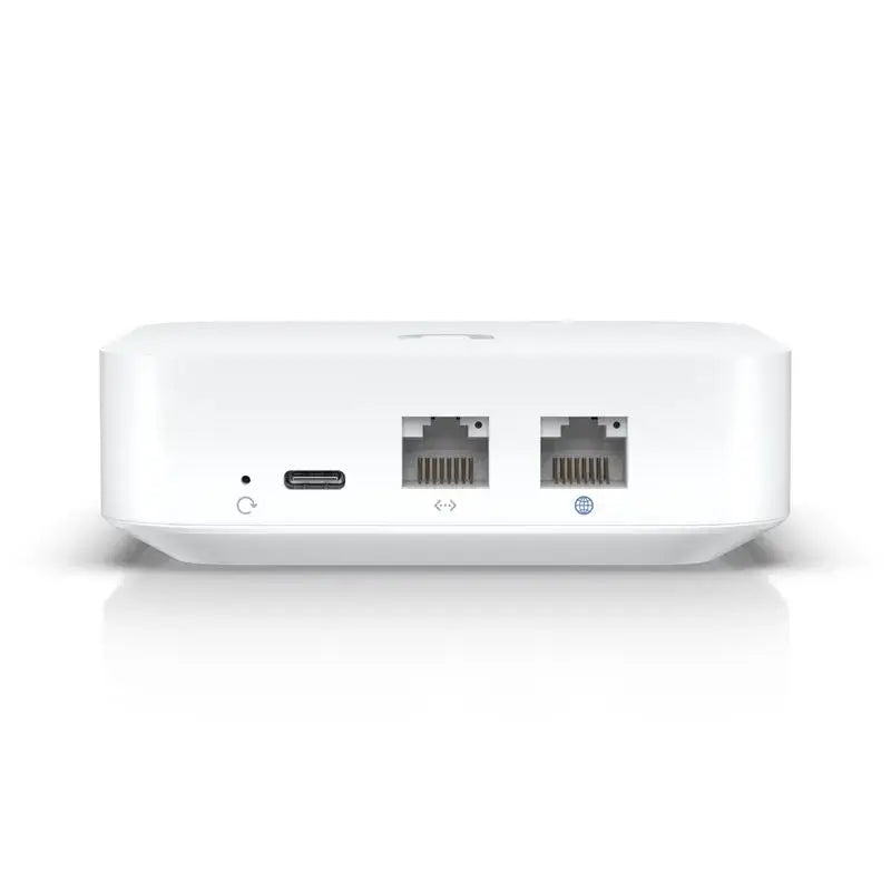 Vista del punto de acceso UniFi Express WiFi 6 con puertos Ethernet y USB-C en la parte posterior.