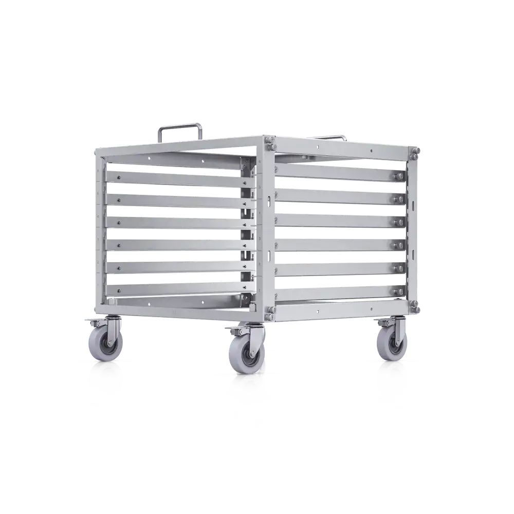 Rack móvil 6U con patchpanel Gigabit, diseño robusto y práctico, ideal para almacenamiento y fácil movilidad.