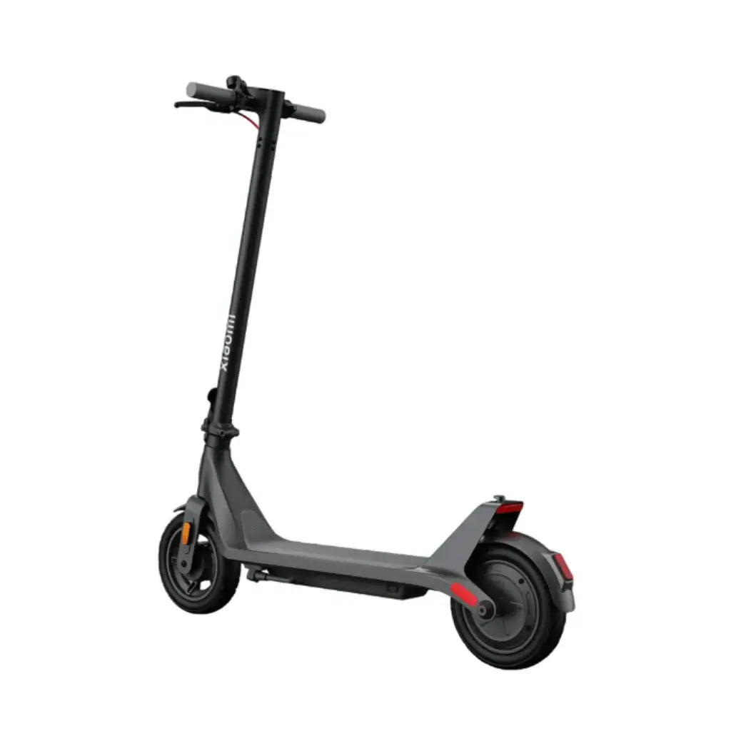 Scooter eléctrico Xiaomi 4 Lite de diseño moderno y aerodinámico, ideal para desplazamientos urbanos.